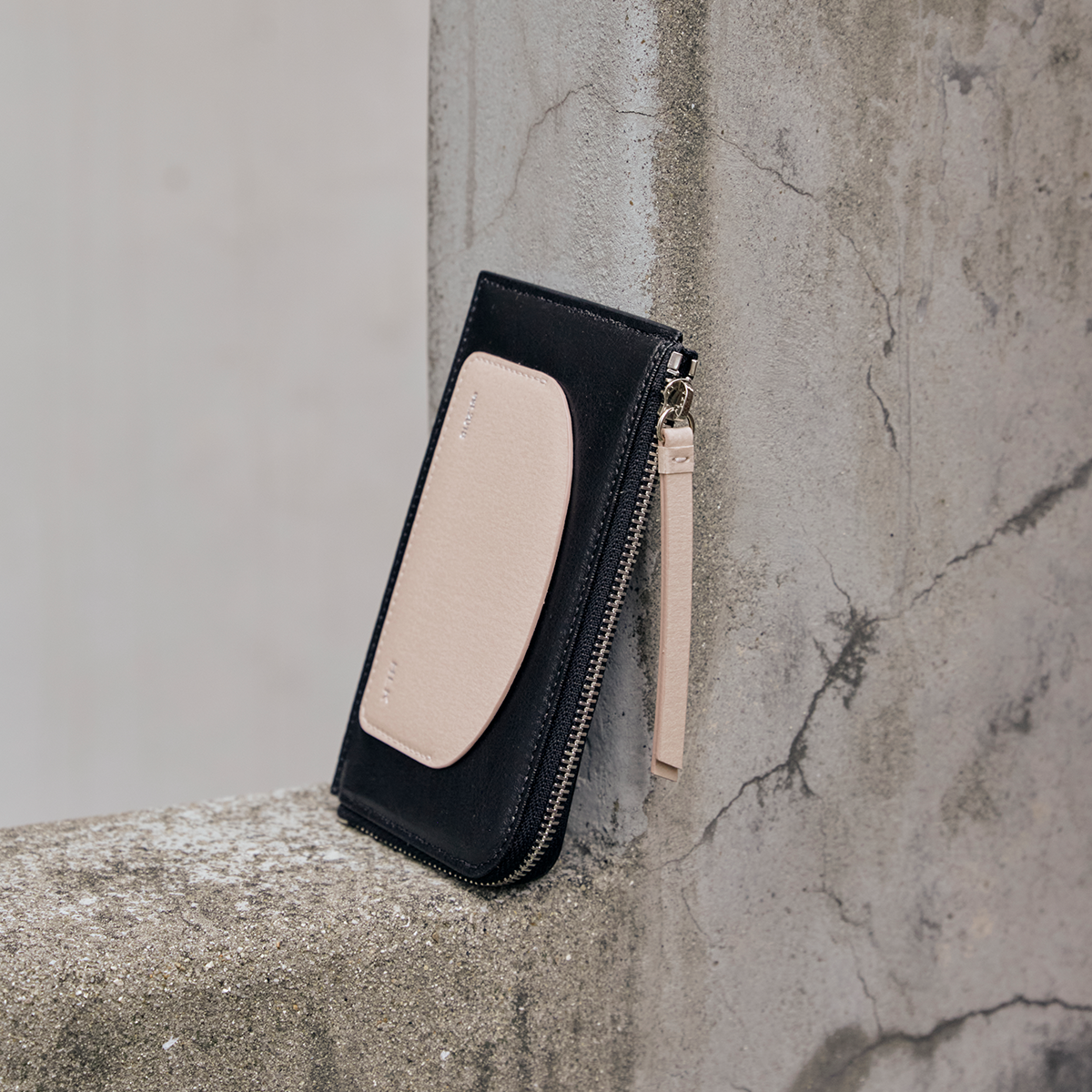 Bandal Zipper Wallet - Black Pink