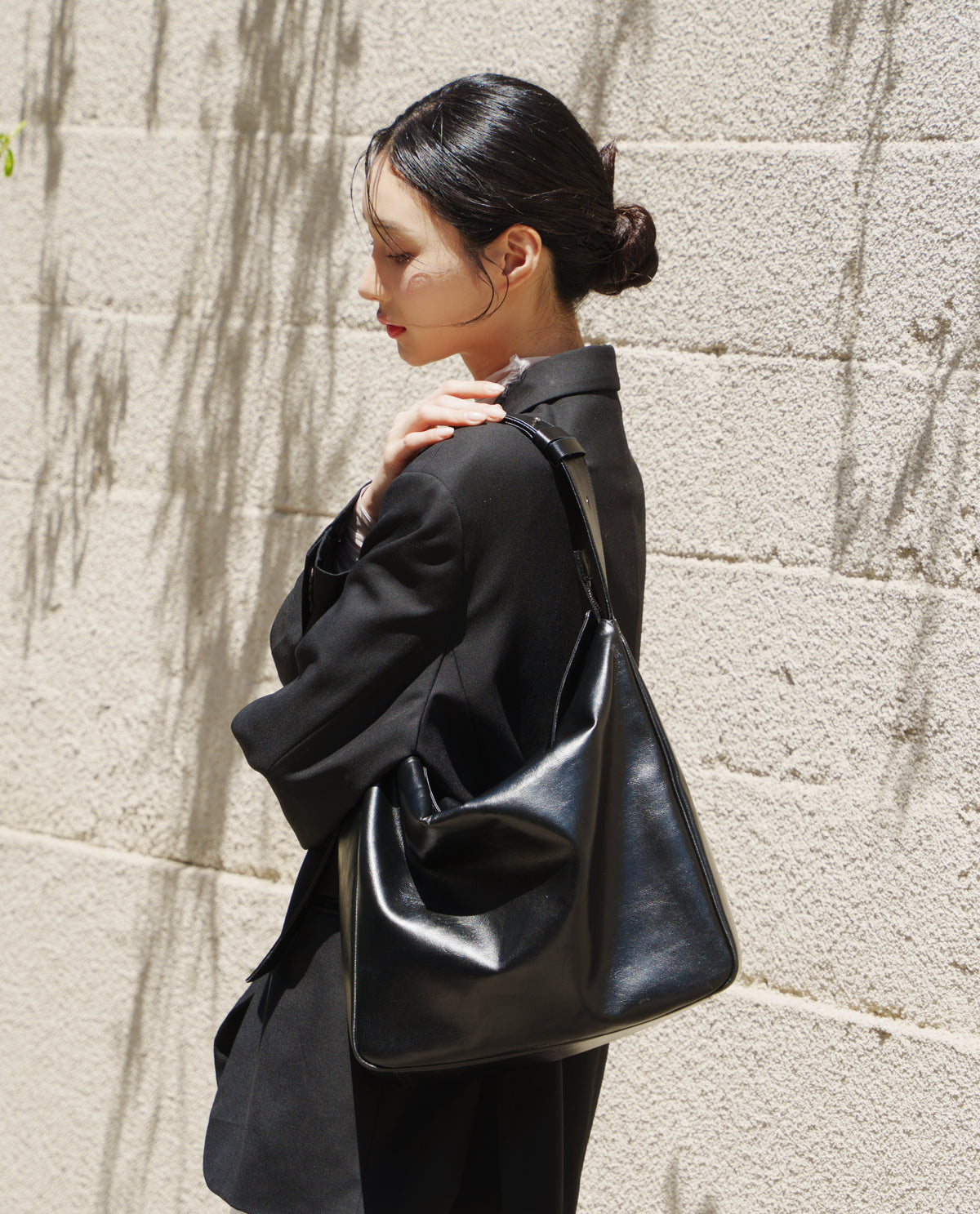 Neoul Crossbody Bag - Black